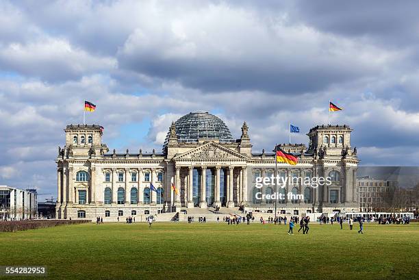 berlin, reichstag building - berlin foto e immagini stock