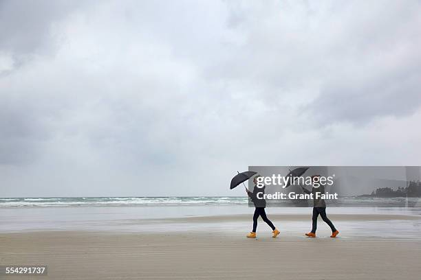 having a walk in rain - long beach britisch kolumbien stock-fotos und bilder