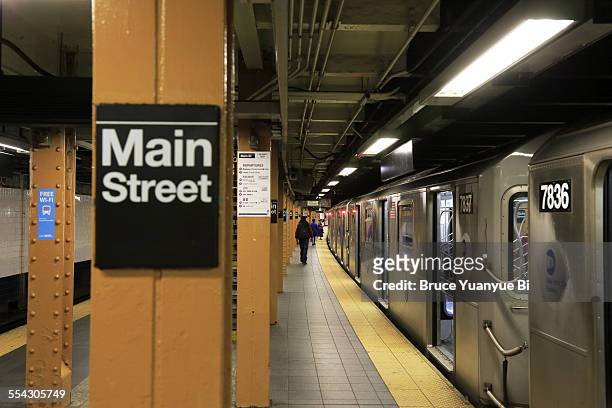 main street station of no.7 subway line - queens new york stock pictures, royalty-free photos & images