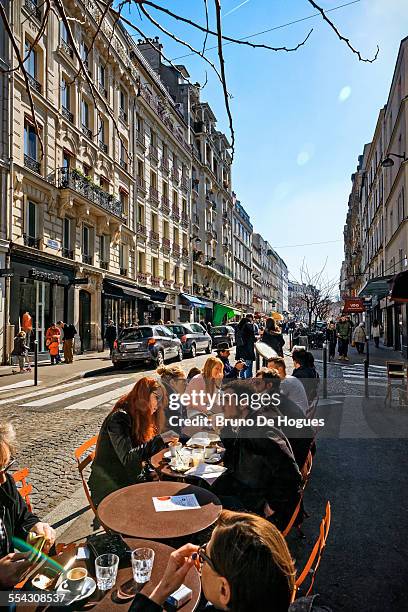 montmartre district, paris, france - paris sidewalk cafe stock pictures, royalty-free photos & images
