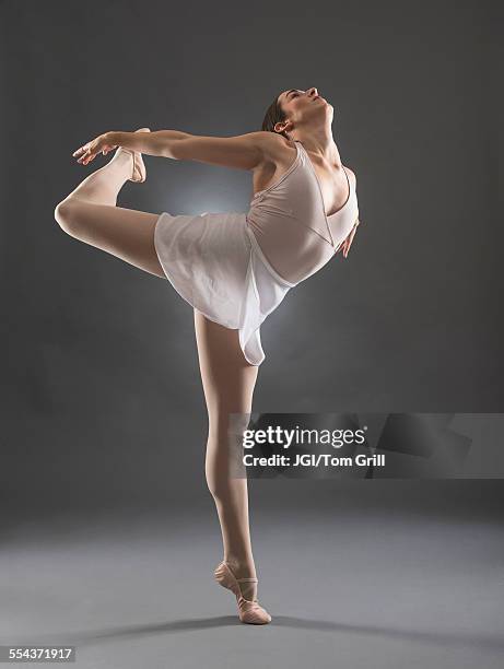 hispanic ballet dancer posing on tip toe - ballet legs stock pictures, royalty-free photos & images