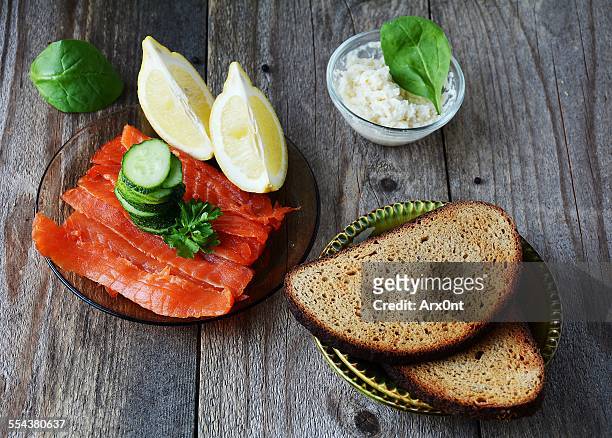 healthy food plate. ingredients for sandwich - roggebrood stockfoto's en -beelden