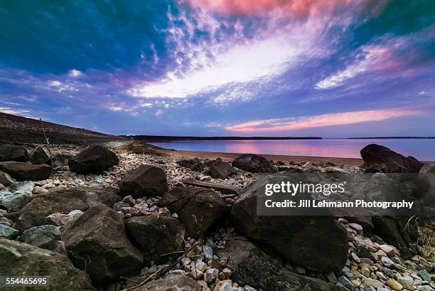 a beautiful sunset at saylorville lake - iowa 個照片及圖片檔