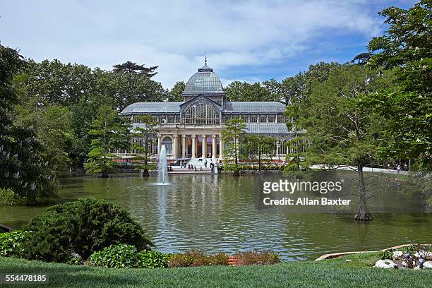 the palacio de cristal in retiro park - pavillon de verdure stock pictures, royalty-free photos & images
