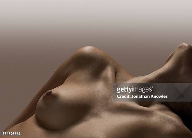 naked female, female breast, no face - frau brust erotisch stock-fotos und bilder
