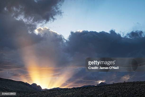 sun rays and dramatic clouds - positive thinking stockfoto's en -beelden