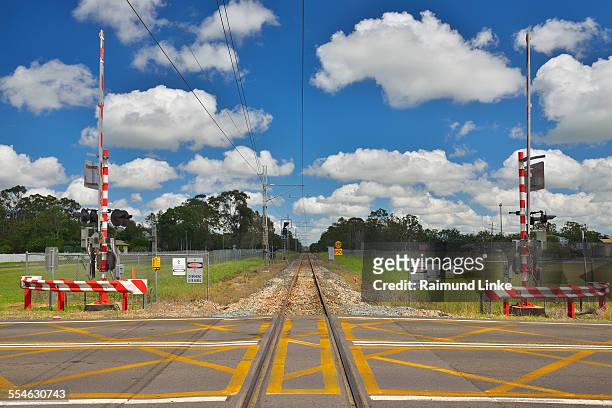 railway crossing - railway crossing stock pictures, royalty-free photos & images