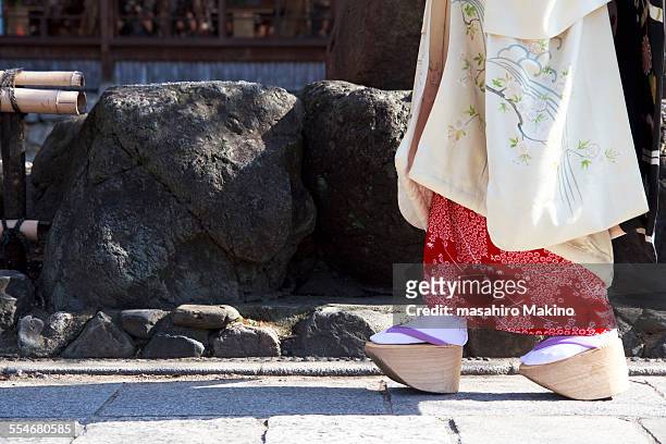 feet of geisha - 芸者 ストックフォトと画像