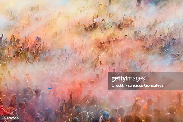 people participating in the holi festival - traditionelles fest stock-fotos und bilder