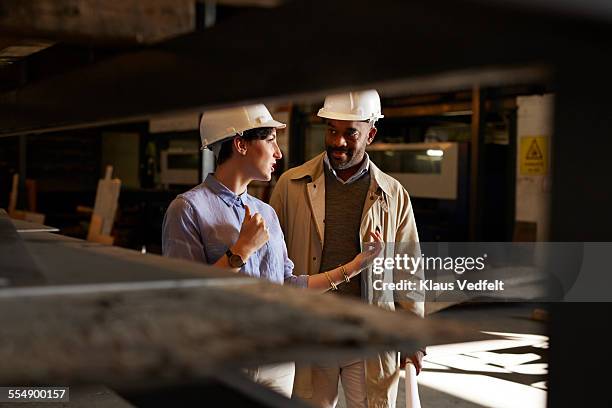 female engineer explaining to coworker - architect on site fotografías e imágenes de stock