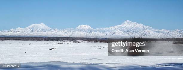 three giants in winter - フォーレイカー山 ストックフォトと画像