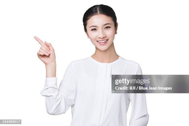 young woman pointing - doigt levé photos et images de collection
