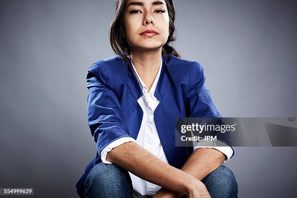 portrait of young woman with serious expression - autoriteit stockfoto's en -beelden