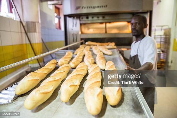 a man preparing bread, bujumbura, burundi - bujumbura stockfoto's en -beelden
