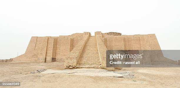 ziggurat of ur - ziggurat fotografías e imágenes de stock