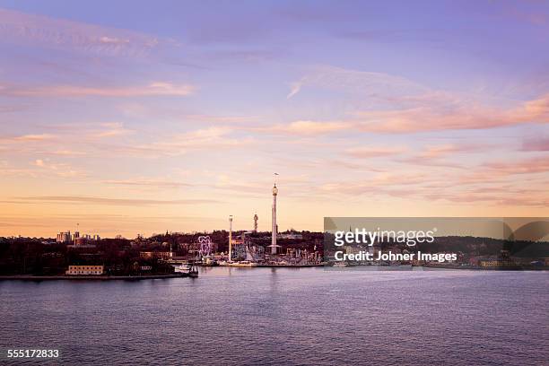 buildings at sea, dusk - stockholm beach stock pictures, royalty-free photos & images
