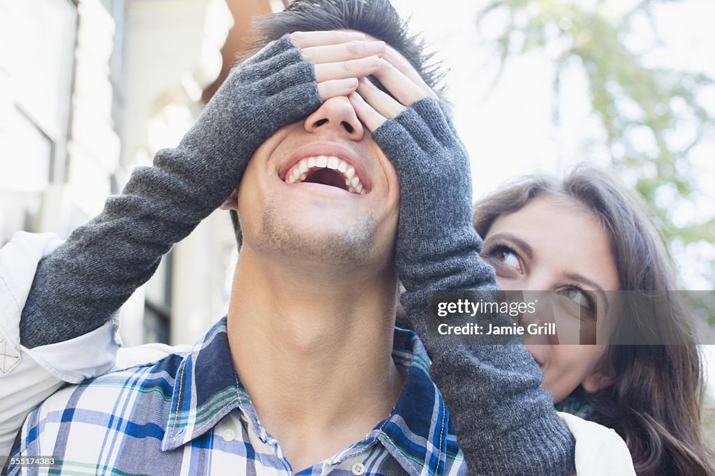 USA, New York State, New York City, Brooklyn, Young woman covering her boyfriends eyes