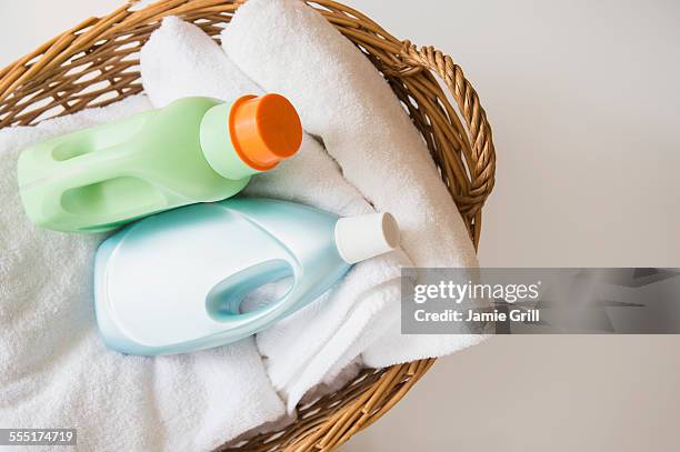 basket with laundry and detergents - líquido de limpeza imagens e fotografias de stock