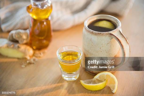 hot tea with lemon slices - honey lemon stock pictures, royalty-free photos & images
