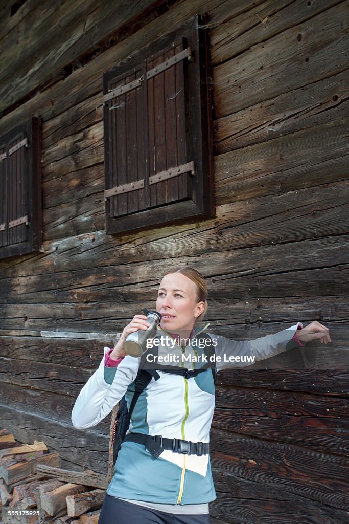 Austria, Salzburger Land, Maria Alm, Woman hiker drinking from bottle