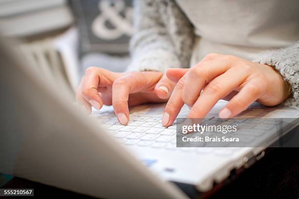 hands on a keyboard - keyboard stockfoto's en -beelden