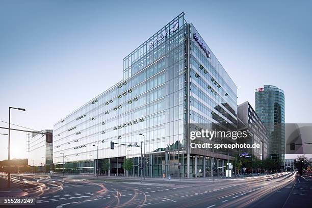 berlin sony center potsdamer platz - bürogebäude stock-fotos und bilder