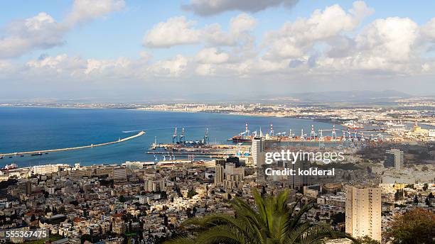 haifa harbor - haifa fotografías e imágenes de stock