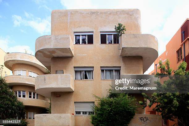 bialik street, bauhaus building - bauhaus photos et images de collection