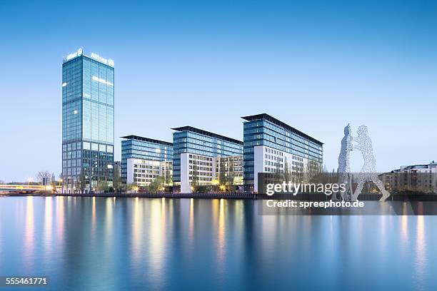 berlin spree river with allianz tower - rio spree imagens e fotografias de stock