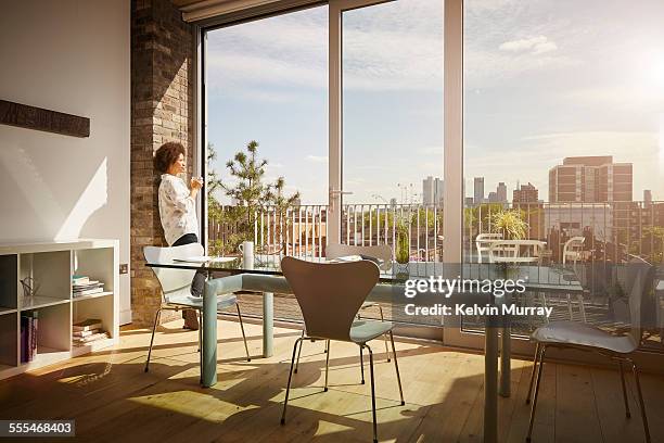 40's couple in apartment - s happy days stock pictures, royalty-free photos & images