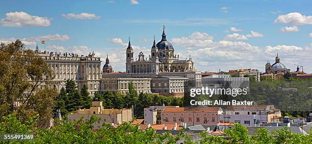 panoramic format cityscape of madrid - palacio real de madrid fotografías e imágenes de stock