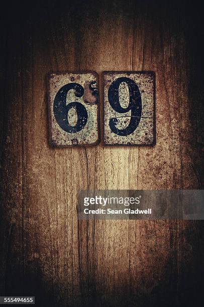 room 69 - vacant or engaged sign stock pictures, royalty-free photos & images