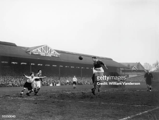 Chelsea and England inside-left Roy Bentley in action at Craven Cottage, the Fulham FC ground, January 1952.