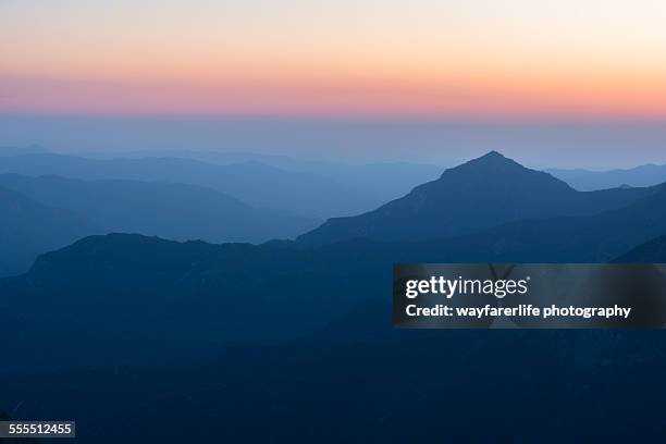 sunset shades over mountains - mountain view california fotografías e imágenes de stock