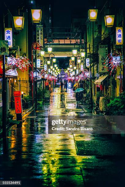 tokyo rainy streets at night - tokyo japan night street stock pictures, royalty-free photos & images
