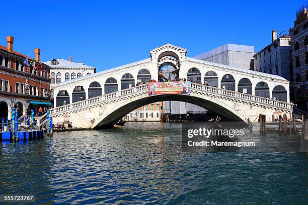 view of rialto bridge - rialto bridge stock pictures, royalty-free photos & images