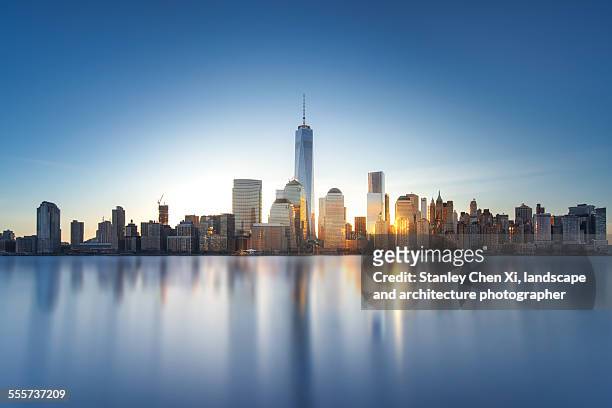 new york skyline - skyline fotografías e imágenes de stock