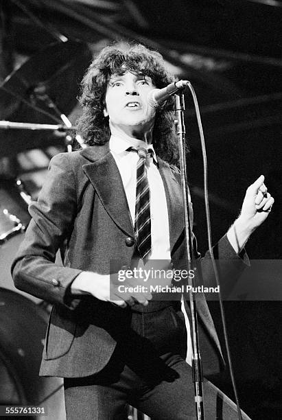 Singer Russell Mael performing on stage with American rock group Sparks, 10th November 1975.