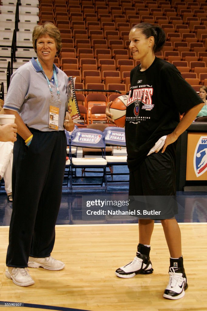 Sacramento Monarchs v Connecticut Sun