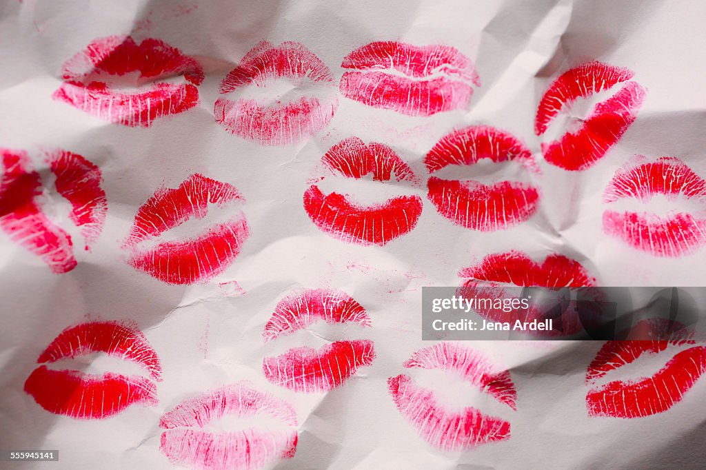 Kiss prints lipstick marks