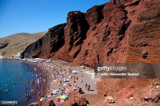 red beach in santorini - akrotiri fotografías e imágenes de stock