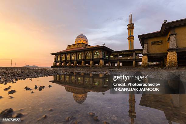 masjid al hussain at kuala perlis, malaysia - floating mosque bildbanksfoton och bilder