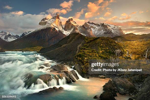 salto grande - patagonia fotografías e imágenes de stock