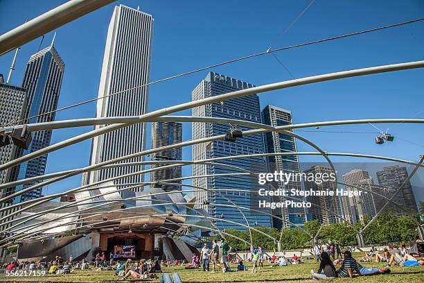 millennium park - michiganmeer stockfoto's en -beelden