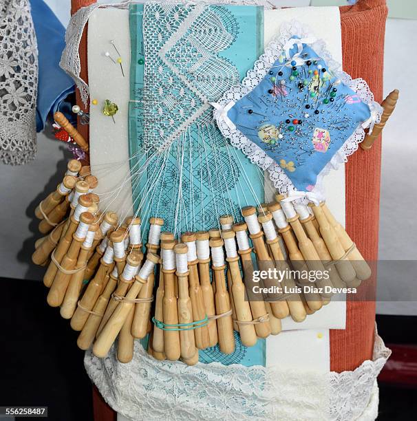 the tenth meeting of lacemakers in the city of pon - pão de leite imagens e fotografias de stock