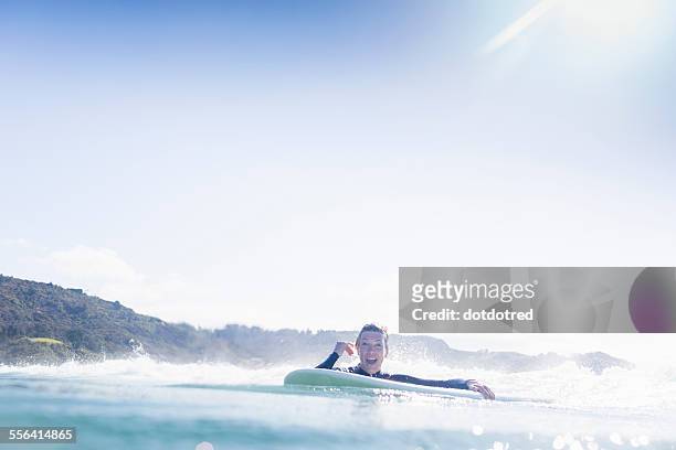 surfer in the water, bay of islands, new zealand - people new zealand stock-fotos und bilder