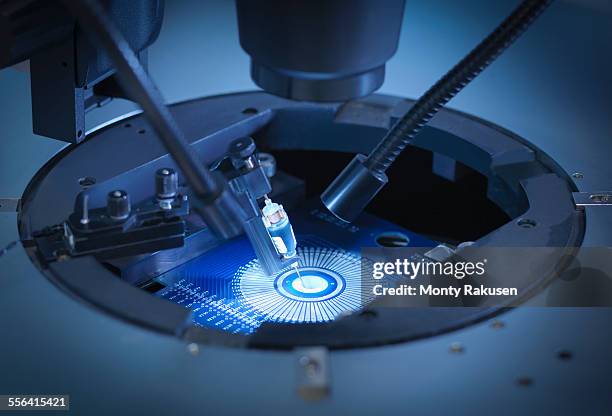 machine checking silicon wafers in clean room laboratory, close up - chip fabrik stock-fotos und bilder