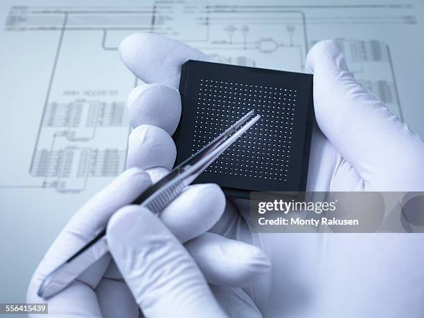 gloved hands holding small electronic chips in laboratory, close up - ピンセット ストックフォトと画像