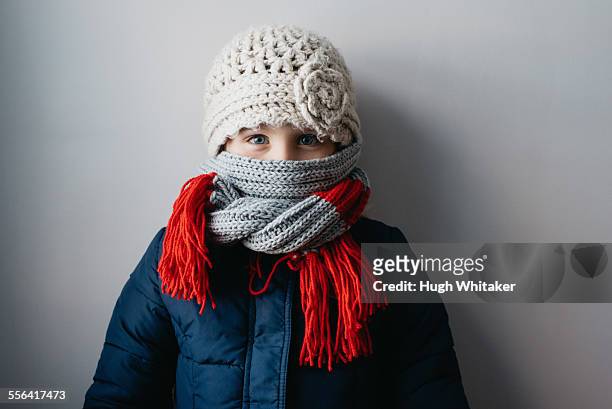 girl warmly wrapped up in woollen hat and scarf - abrigado fotografías e imágenes de stock