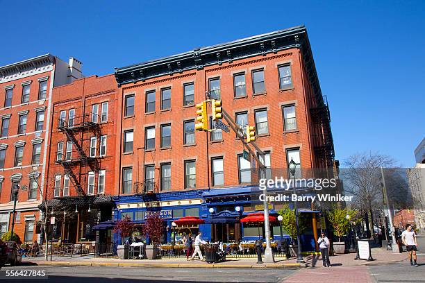 sidewalk cafes, hoboken - hoboken stockfoto's en -beelden